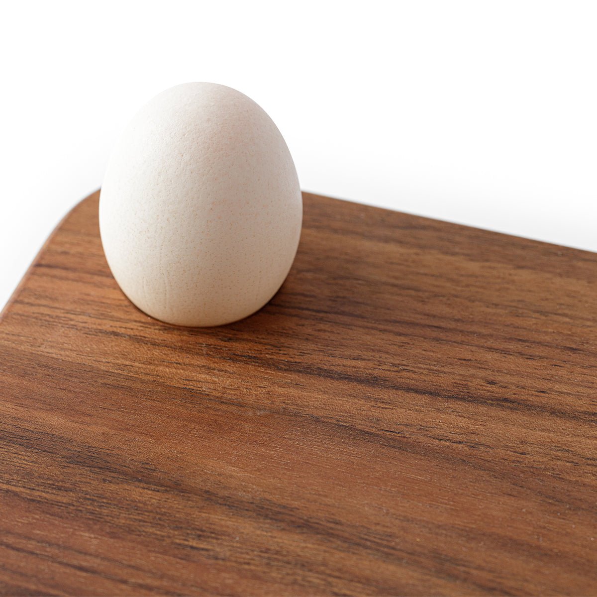 Edles »Ei-Pad« Schneidebrett aus Nussbaumholz